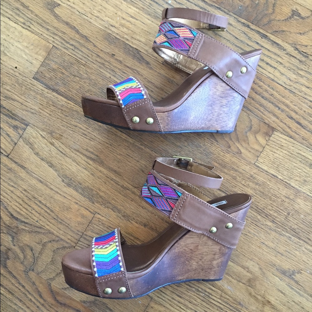 Cynthia Vincent Wedges Size 8.5 - Picture 1 of 4